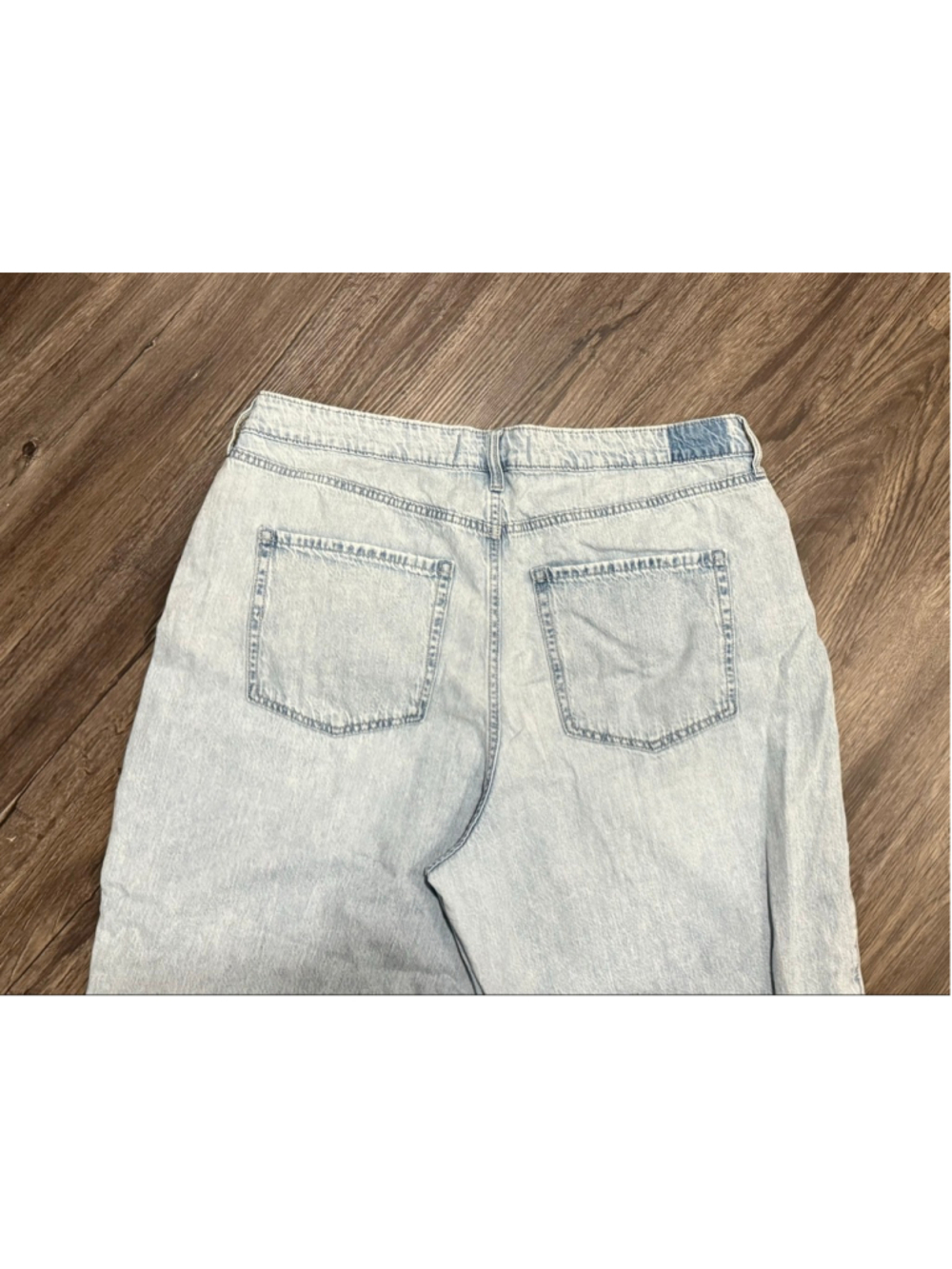 Hollister Women’s Ultra High-Rise Baggy Jeans Sz 18L Light Wash Wide Leg Cropped - Picture 9 of 9